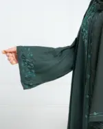 ⁦عباية أخضر غامق مغلقة⁩ - الصورة ⁦5⁩