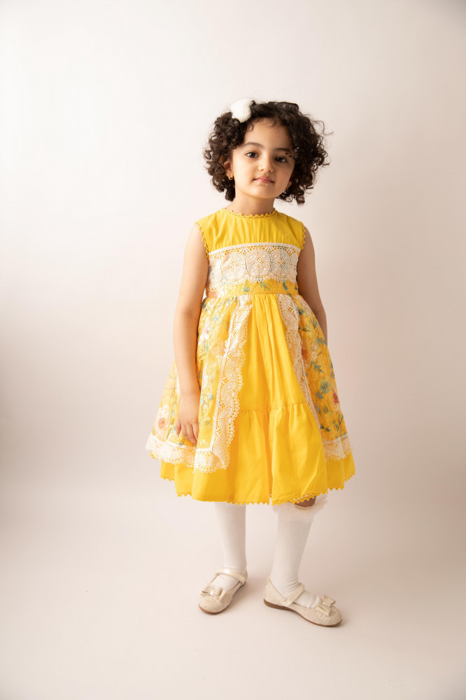 i6XCftxFnP618EYheCdeIPOkC1tlMu4DlNexnNDw-1-1.jpg Printed floral dress with a waist belt - Image 1